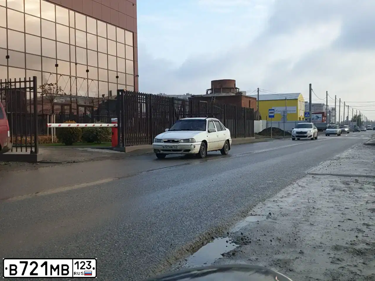 Фото автомобиля DAEWOO NEXIA, 1996 — госномер В721МВ123. Цвет: БЕЛЫЙ