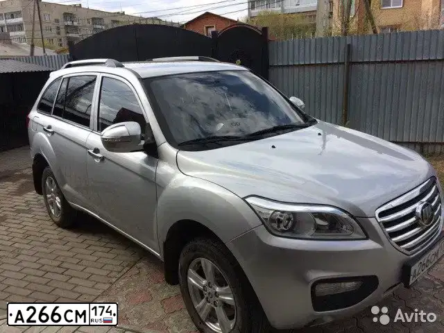 Фото автомобиля LIFAN X 60, 2013 — госномер К228РХ702. Цвет: СЕРЕБРО