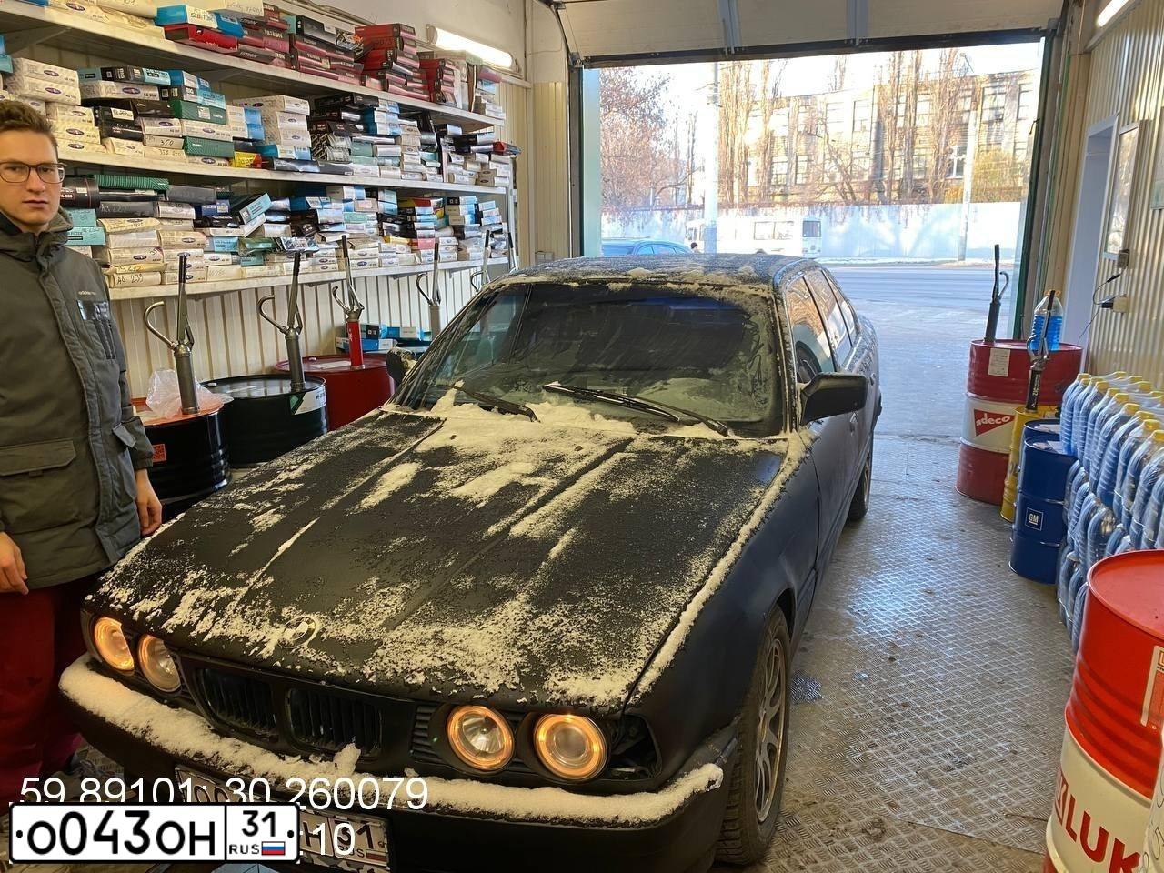 Фото автомобиля BMW SERIE 5, 1991 — госномер Р330КУ136. Цвет: ЧЕРНЫЙ