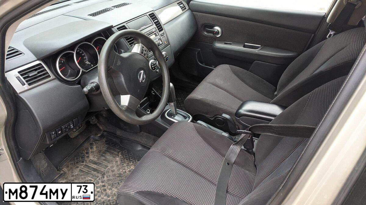 Фото автомобиля NISSAN TIIDA, 2012 — госномер Т462ЕР193. Цвет: СВЕТЛО-КОРИЧНЕВЫЙ
