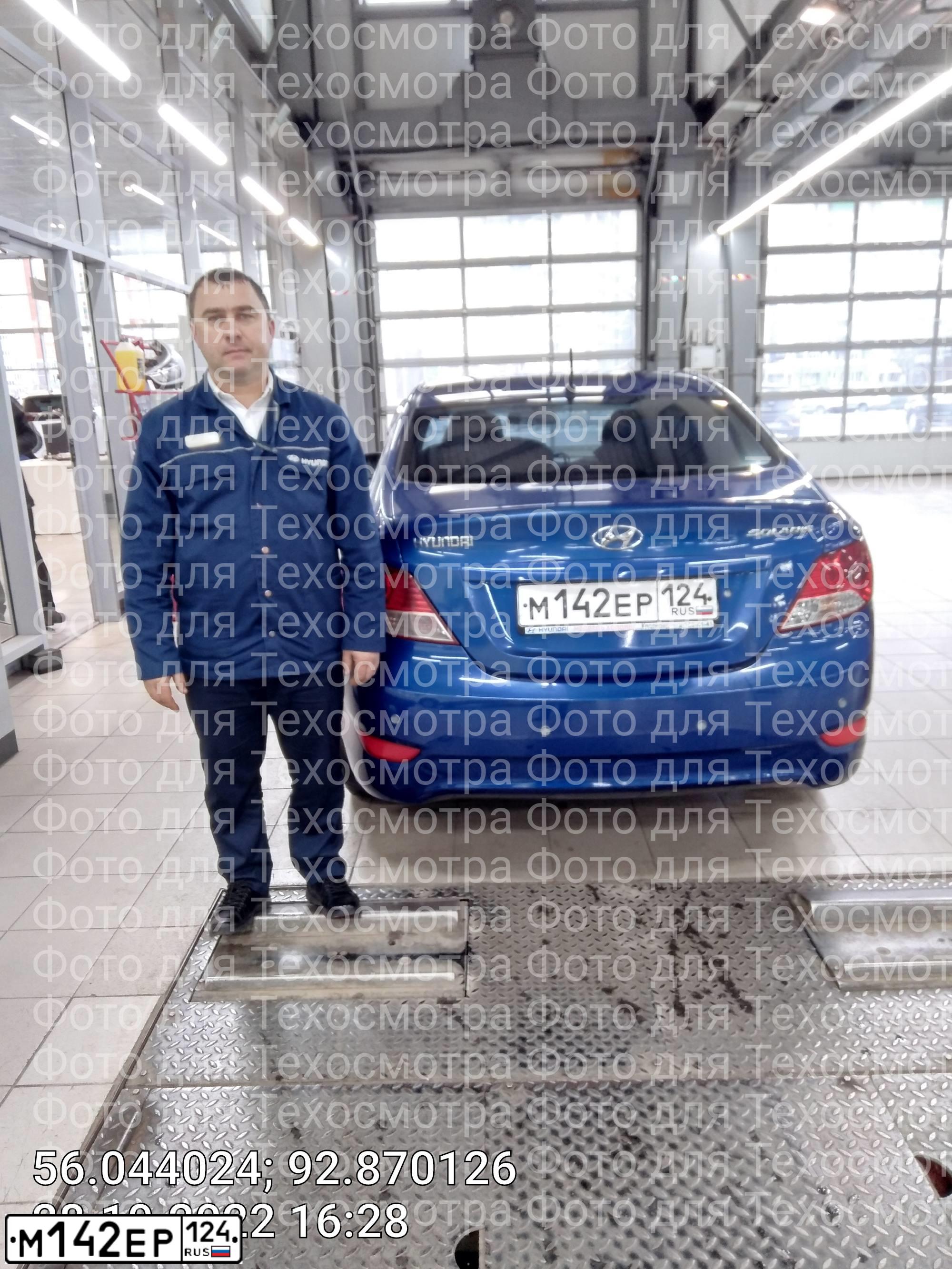 Фото автомобиля HYUNDAI SOLARIS, 2011 — госномер М142ЕР124. Цвет: ТЕМНО СИНИЙ