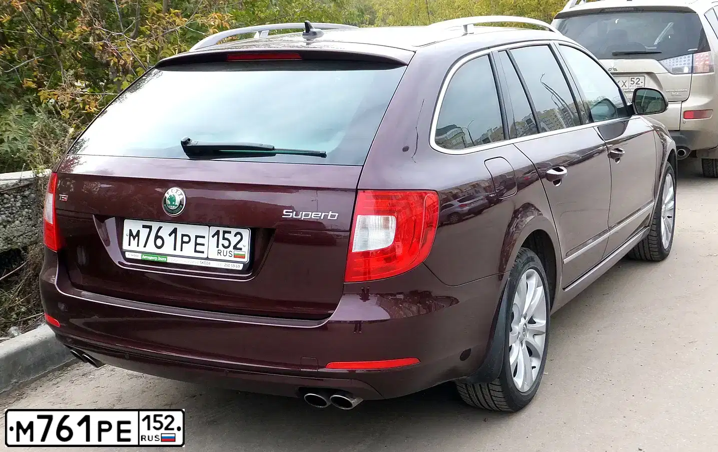 Фото автомобиля SKODA SUPERB, 2012 — госномер М761РЕ152. Цвет: ТЕМНО-КРАСНЫЙ