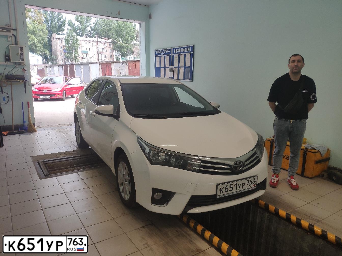 Фото автомобиля TOYOTA COROLLA, 2014 — госномер К651УР763. Цвет: БЕЛЫЙ
