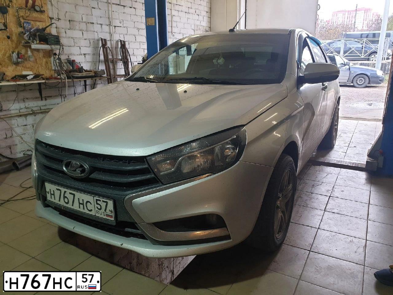 Фото автомобиля LADA VESTA, 2017 — госномер Н767НС57. Цвет: Серебристый