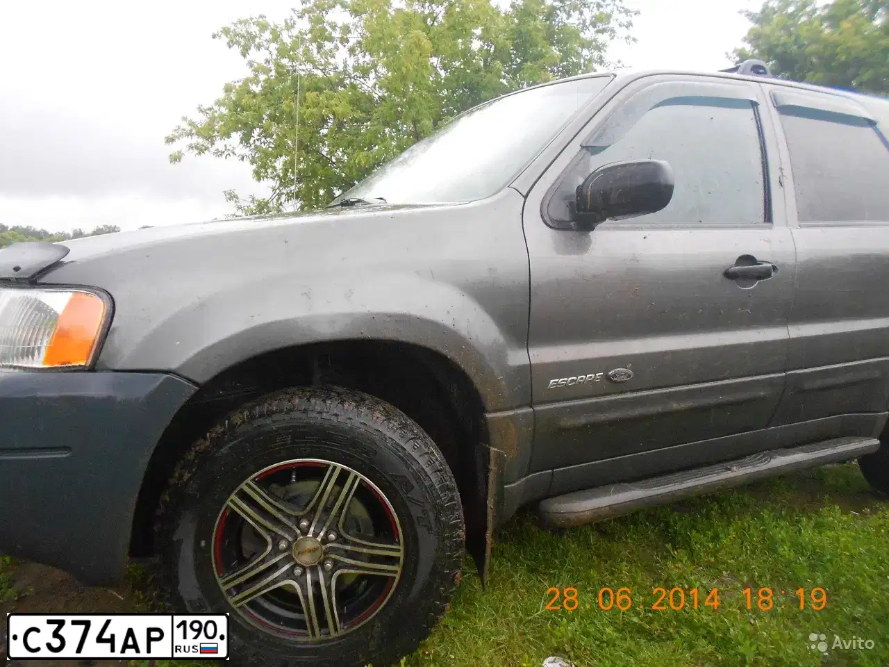 Фото автомобиля FORD ESCAPE, 2002 — госномер С374АР190. Цвет: СЕРЫЙ ТЕМНЫЙ