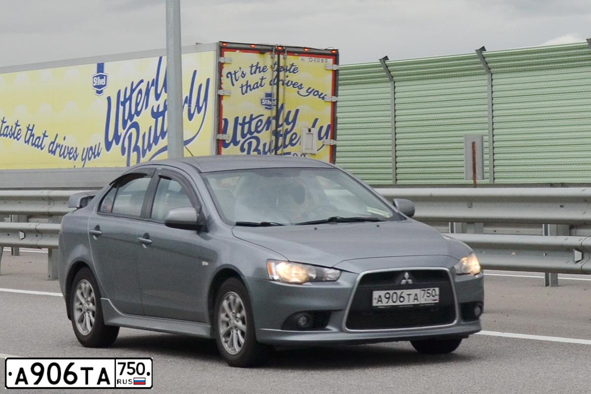 Фото автомобиля MITSUBISHI LANCER X, 2012 — госномер В946АУ550. Цвет: СЕРЫЙ
