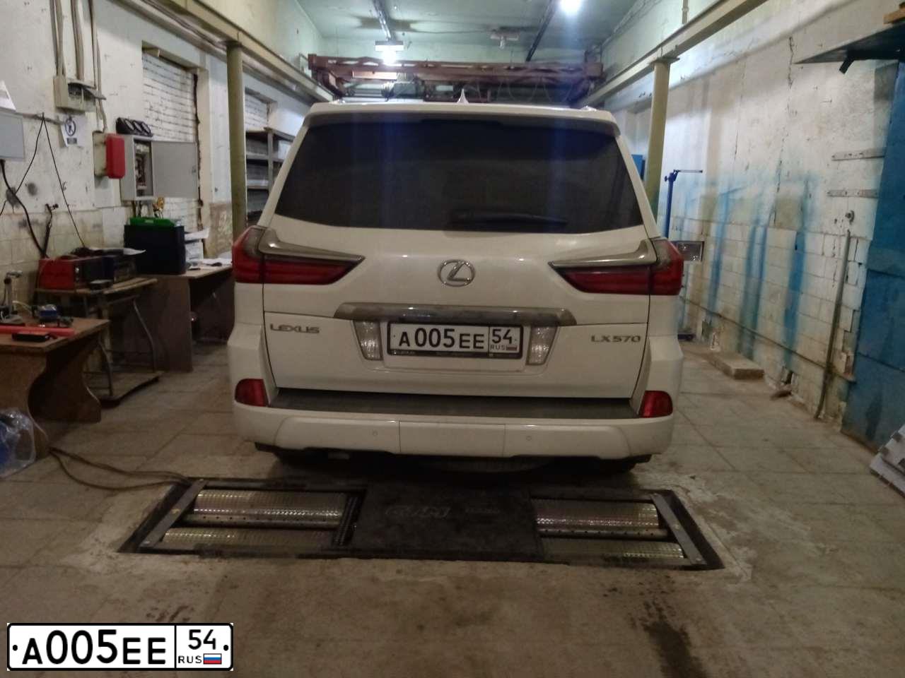 Фото автомобиля TOYOTA LANDCRUISER, 2005 — госномер Р389ЕМ154. Цвет: ТЕМНО СИНИЙ