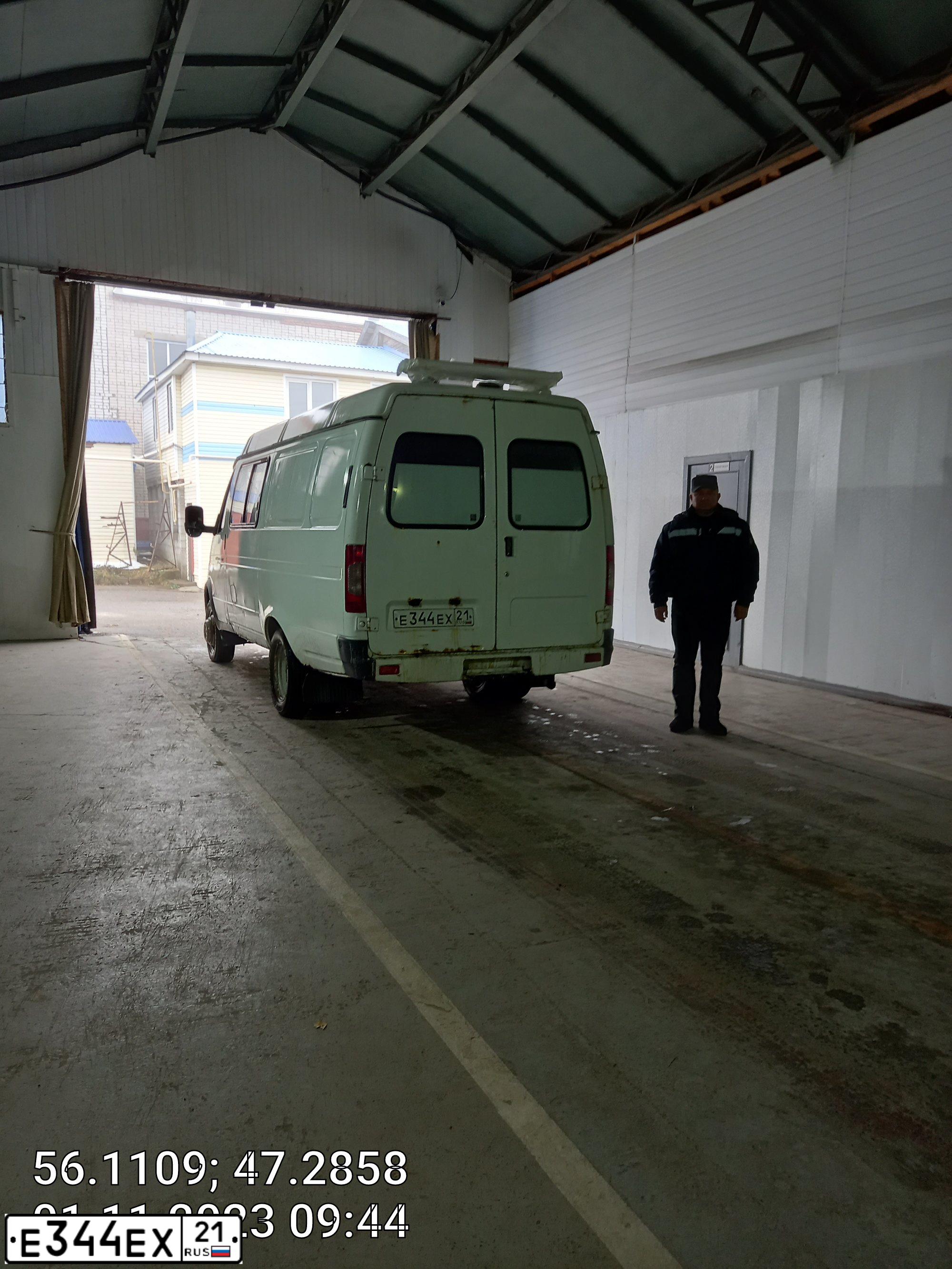 Фото автомобиля GAZ 3110 WOLGA, 2005 — госномер Е344ЕХ21. Цвет: БУРАН