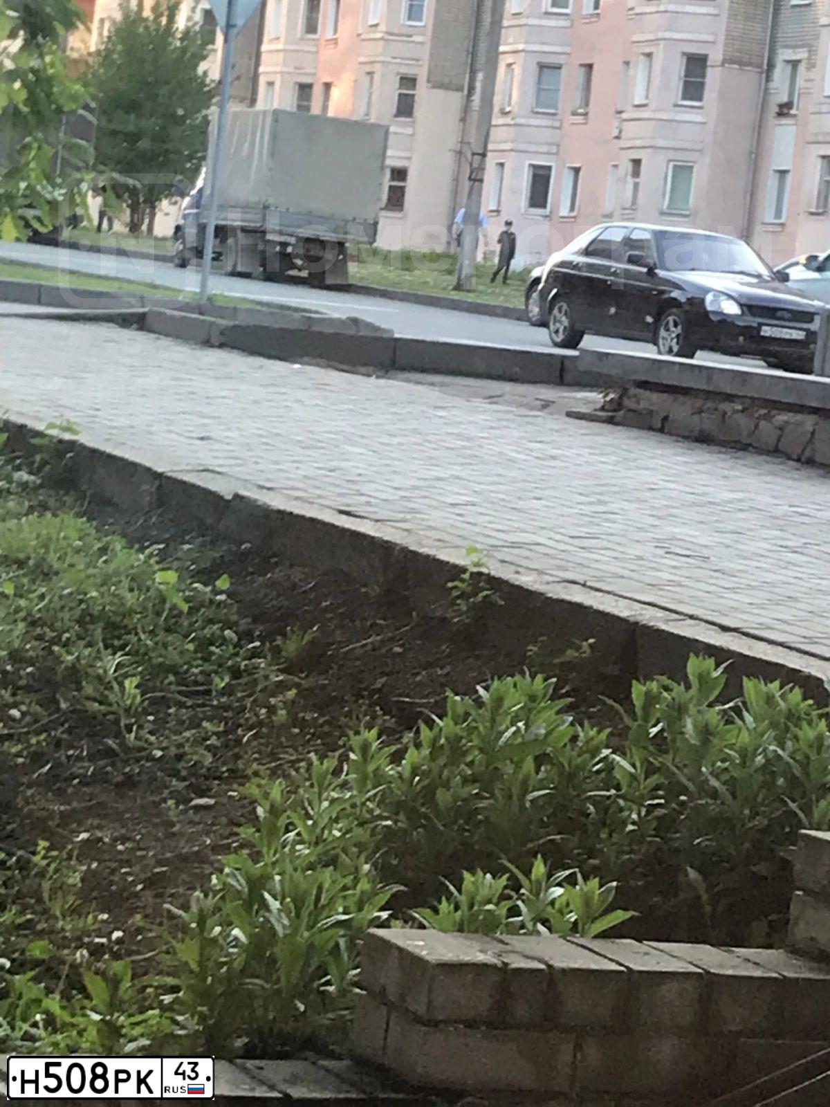 Фото автомобиля LADA 2172 PRIORA, 2009 — госномер Н508РК43. Цвет: Сине-Черный