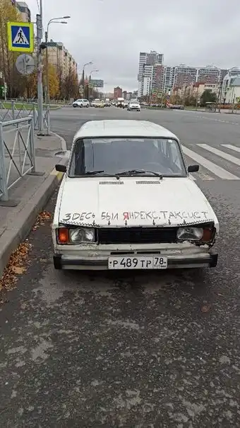 Фото автомобиля LADA 2104, 1996 — госномер М700ХА35. Цвет: Белый