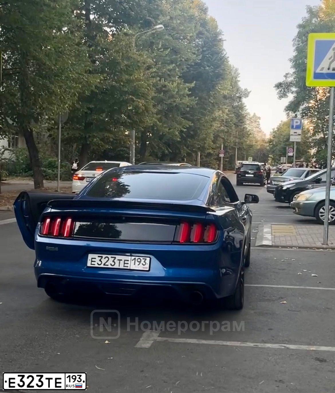 Фото автомобиля FORD MUSTANG, 2017 — госномер М609УМ82. Цвет: синий