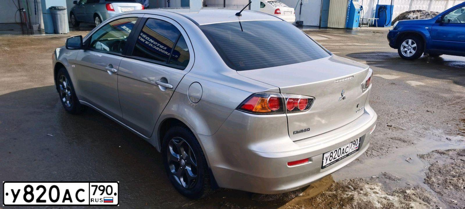 Фото автомобиля MITSUBISHI LANCER, 2012 — госномер У820АС790. Цвет: Серебристый
