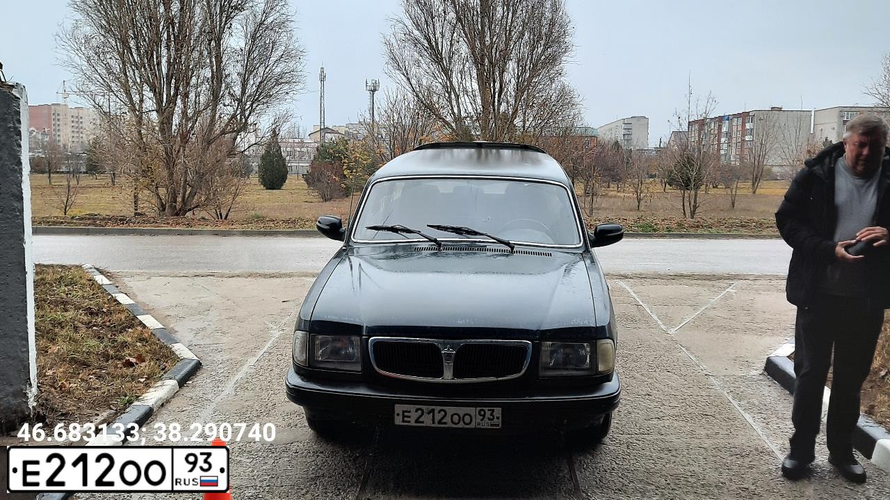 Фото автомобиля GAZ 3102 WOLGA, 2001 — госномер Х127ЕК323. Цвет: ЗЕЛЕНЫЙ