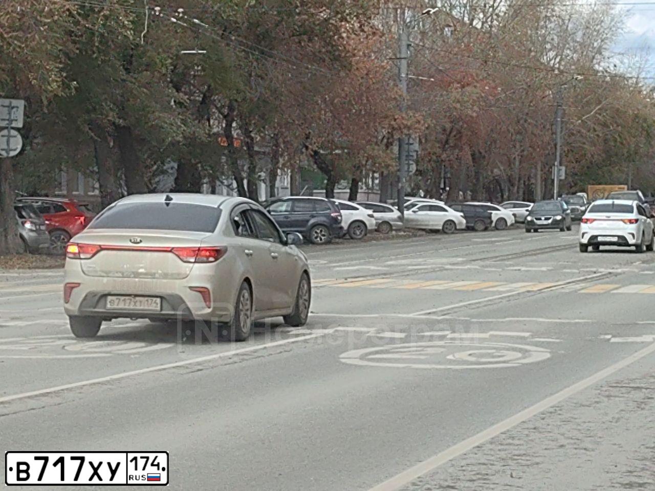 Фото автомобиля KIA RIO, 2015 — госномер Е222МТ74. Цвет: Коричневый