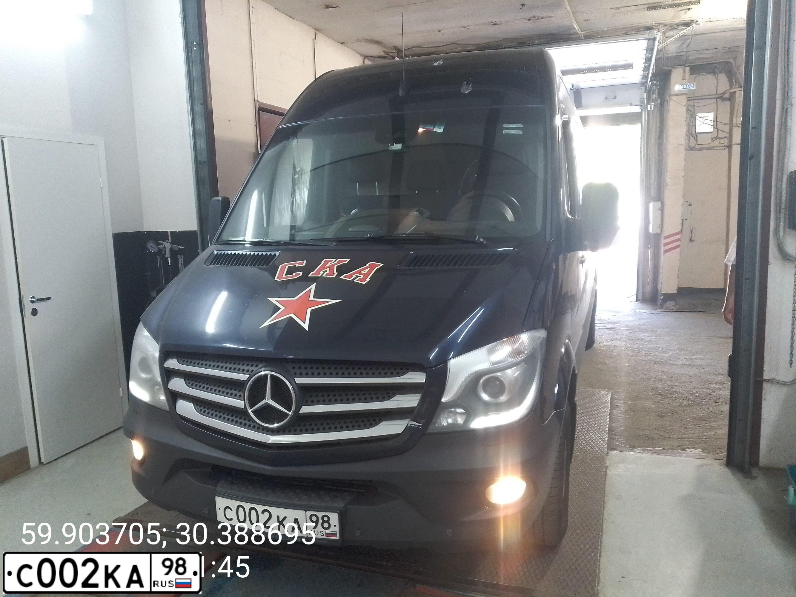 Фото автомобиля VOLVO B12, 2002 — госномер С002КА98. Цвет: СЕРЕБРИСТЫЙ