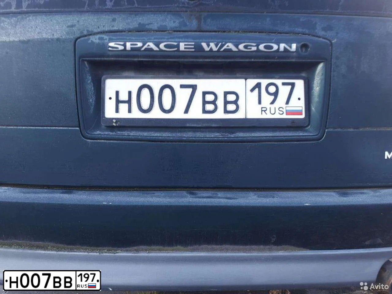 Фото автомобиля LANDROVER RANGE ROVER SPORT, 2007 — госномер Н002ВВ197. Цвет: КРАСНЫЙ ТЕМНЫЙ