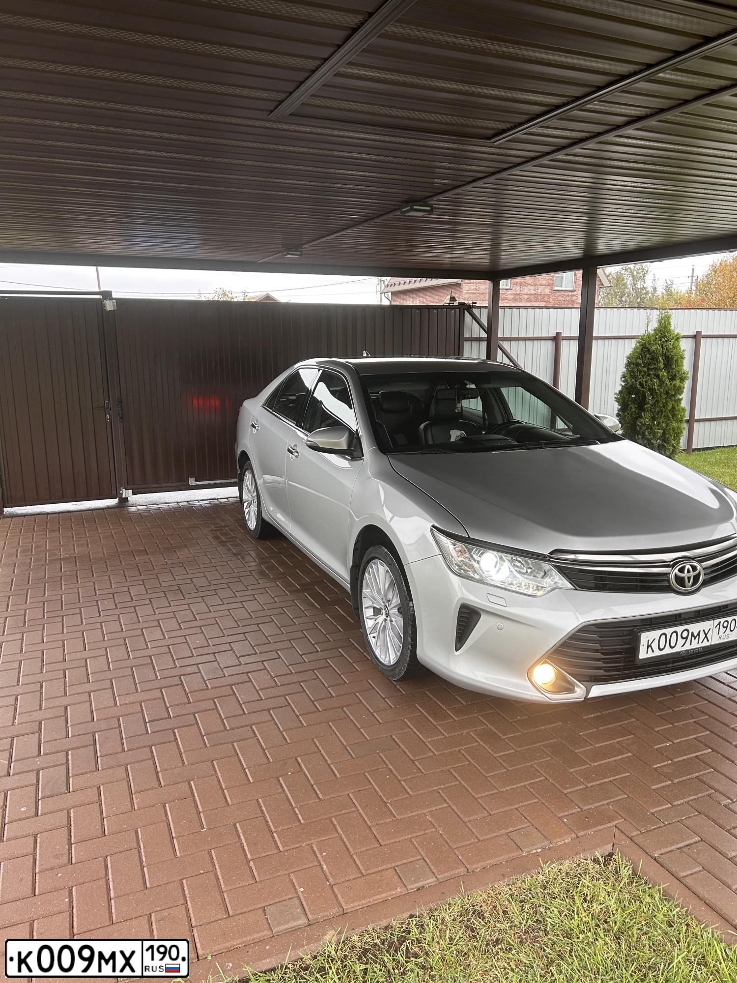 Фото автомобиля TOYOTA CAMRY, 2014 — госномер К009МХ190. Цвет: СЕРЕБРИСТЫЙ МЕТАЛЛИК