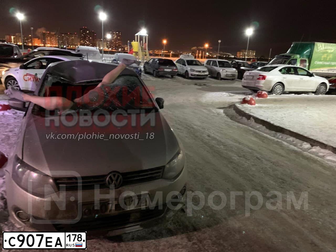 Фото автомобиля TOYOTA RAV4, 2014 — госномер Н617АС977. Цвет: ТЕМНО-КОРИЧНЕВЫЙ