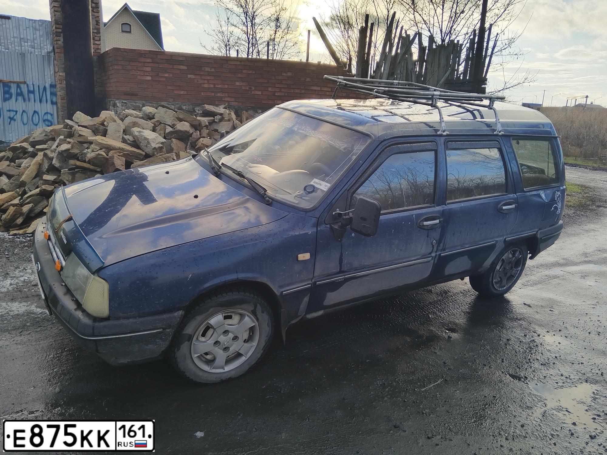 Фото автомобиля IZH 2126, 2004 — госномер Е875КК161. Цвет: ТЕМНО-СИНИЙ