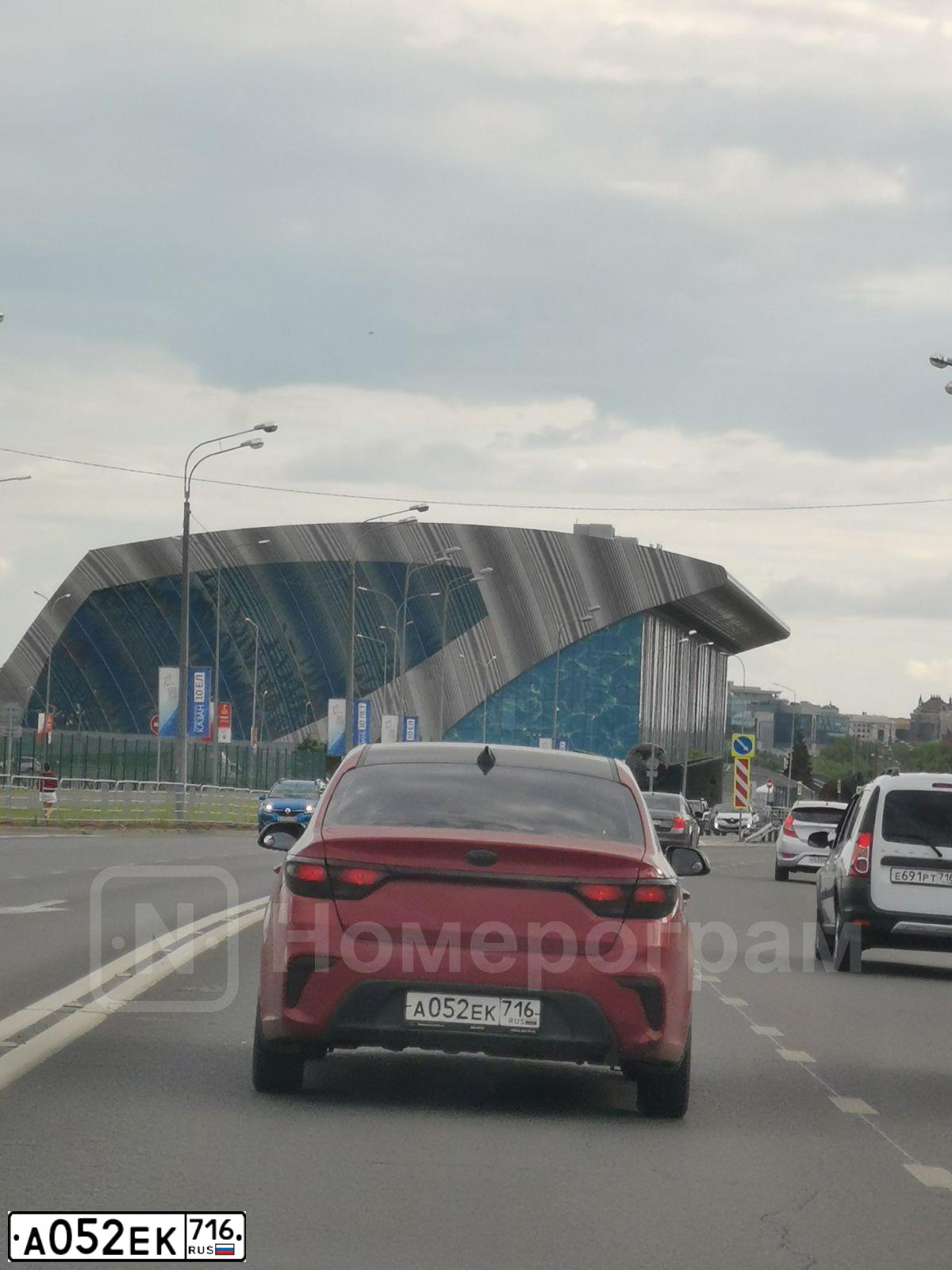 Фото автомобиля KIA RIO, 2017 — госномер А052ЕК716. Цвет: КРАСНЫЙ