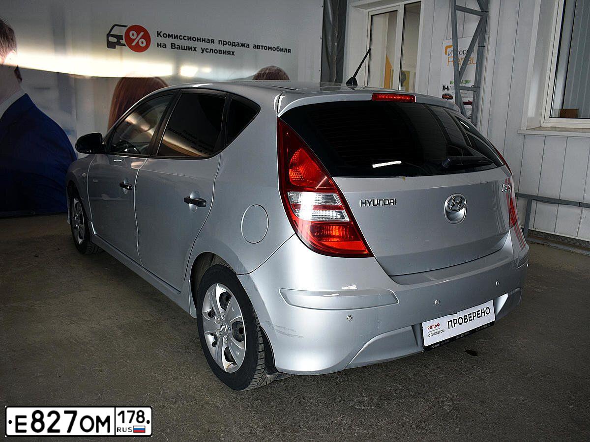 Фото автомобиля HYUNDAI I30, 2010 — госномер В633НК702. Цвет: Серебристый