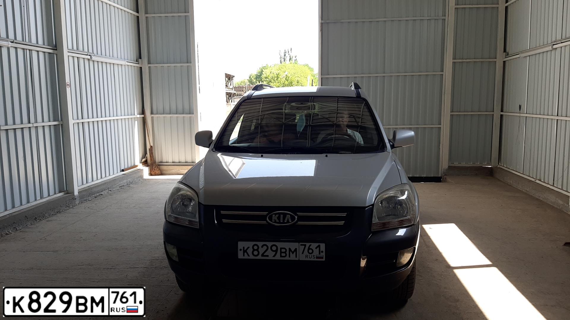 Фото автомобиля KIA SPORTAGE, 2005 — госномер К829ВМ761. Цвет: СВЕТЛО-СЕРЫЙ