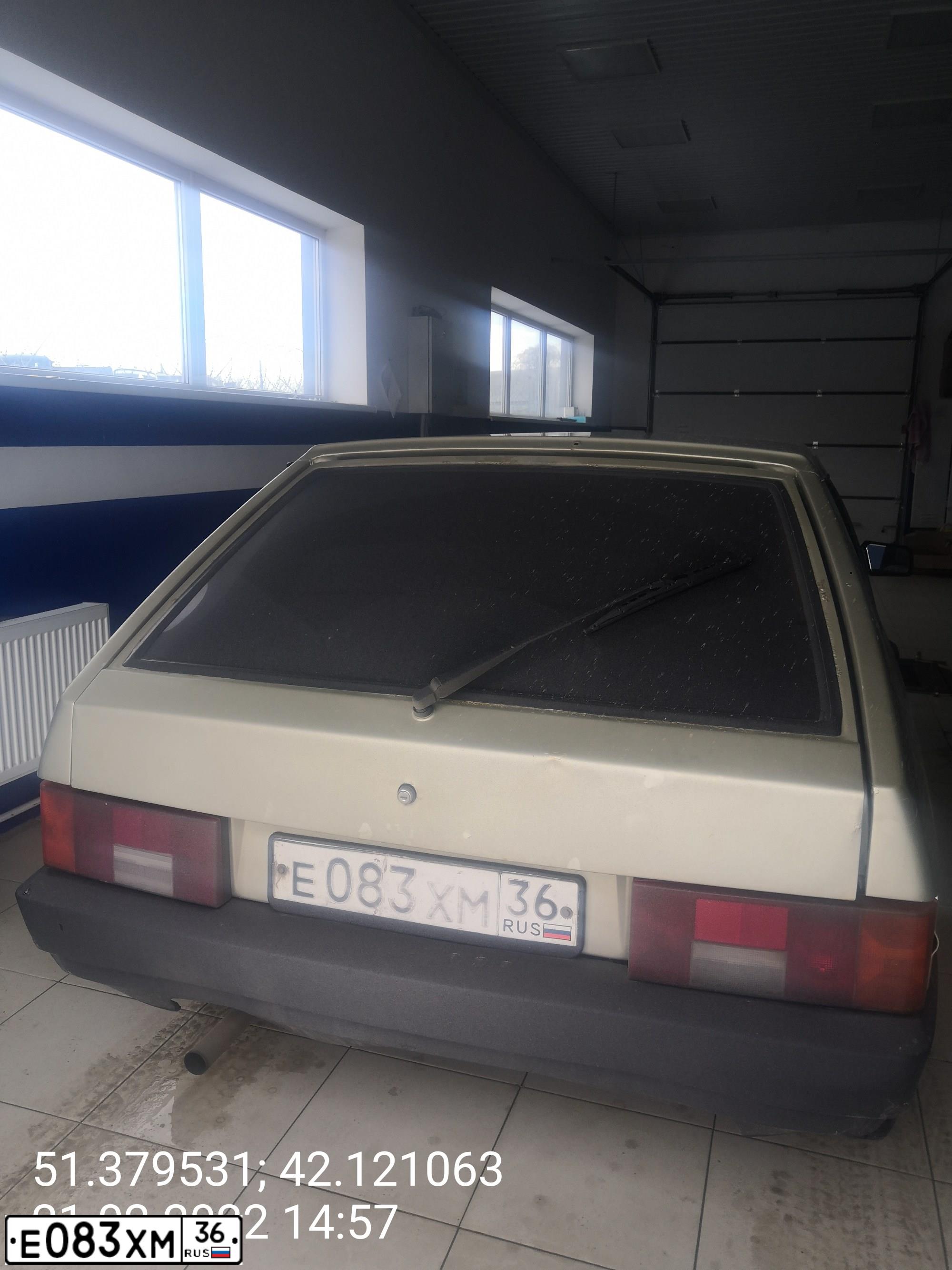 Фото автомобиля LADA 2108 SAMARA, 1999 — госномер Е083ХМ36. Цвет: СЕРО-ЗЕЛЕНЫЙ