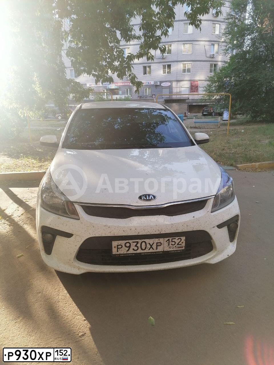 Фото автомобиля KIA RIO, 2019 — госномер Р930ХР152. Цвет: БЕЛЫЙ