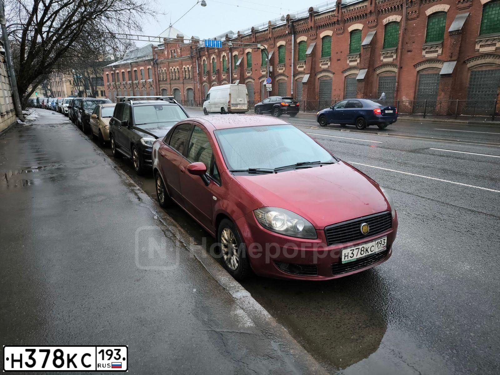 Фото автомобиля FIAT LINEA, 2011 — госномер К502КТ178. Цвет: Красный