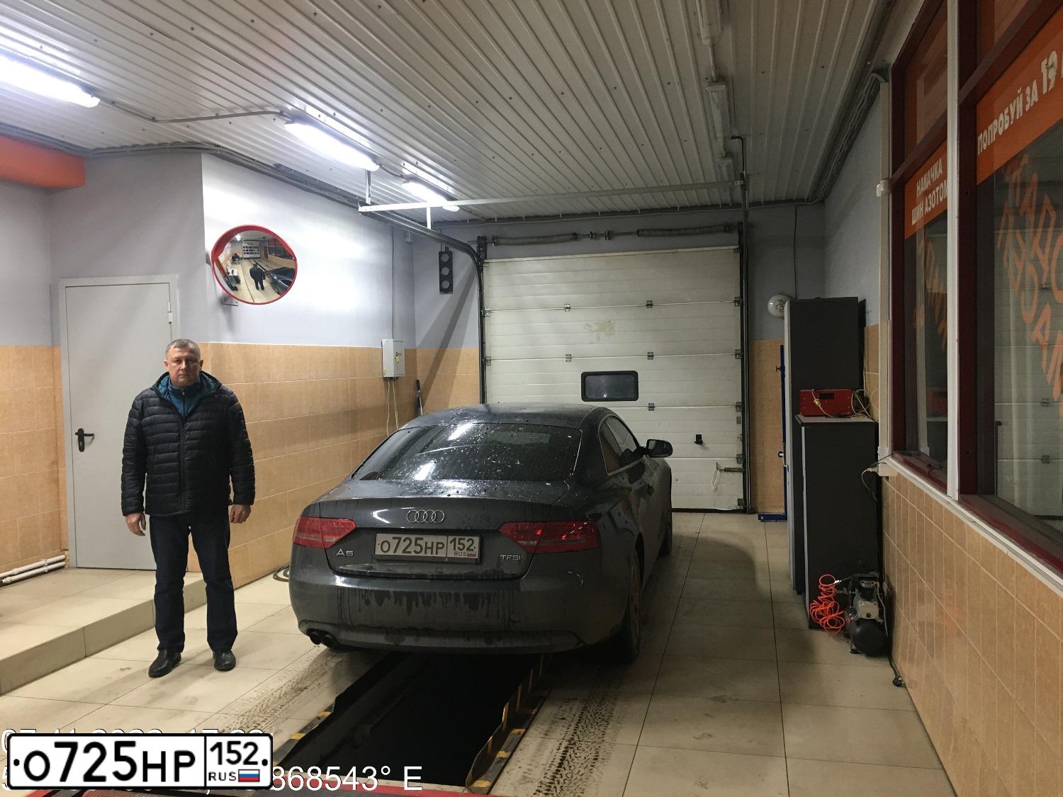 Фото автомобиля AUDI A5, 2011 — госномер О725НР152. Цвет: СЕРЫЙ