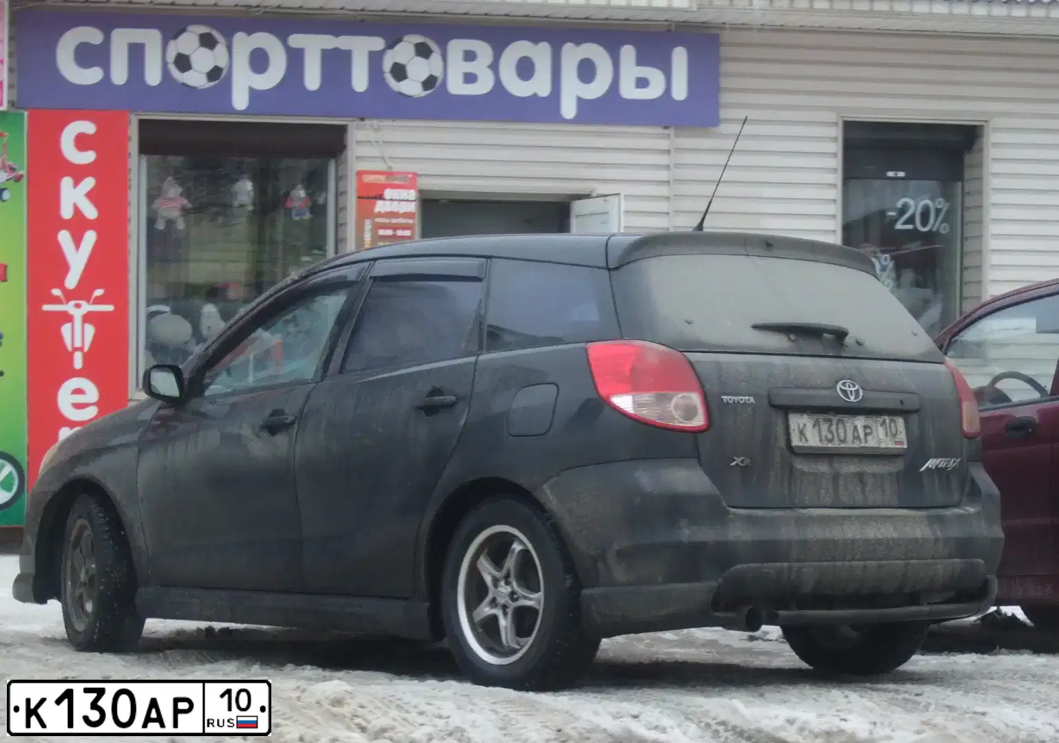 Фото автомобиля TOYOTA MATRIX, 2002 — госномер К130АР10. Цвет: ЧЕРНЫЙ