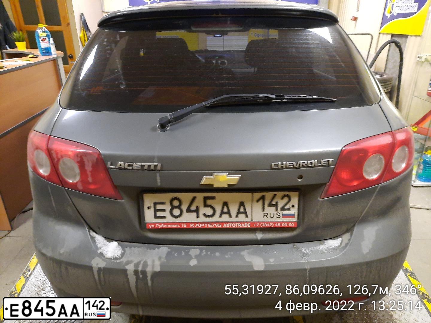 Фото автомобиля CHEVROLET LACETTI, 2011 — госномер Е845АА142. Цвет: СЕРЫЙ