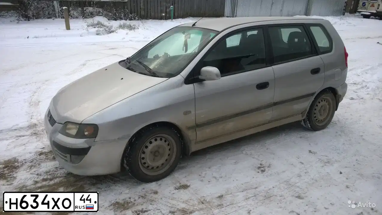 Фото автомобиля MITSUBISHI SPACE STAR, 2003 — госномер В976ХО150. Цвет: серебристый
