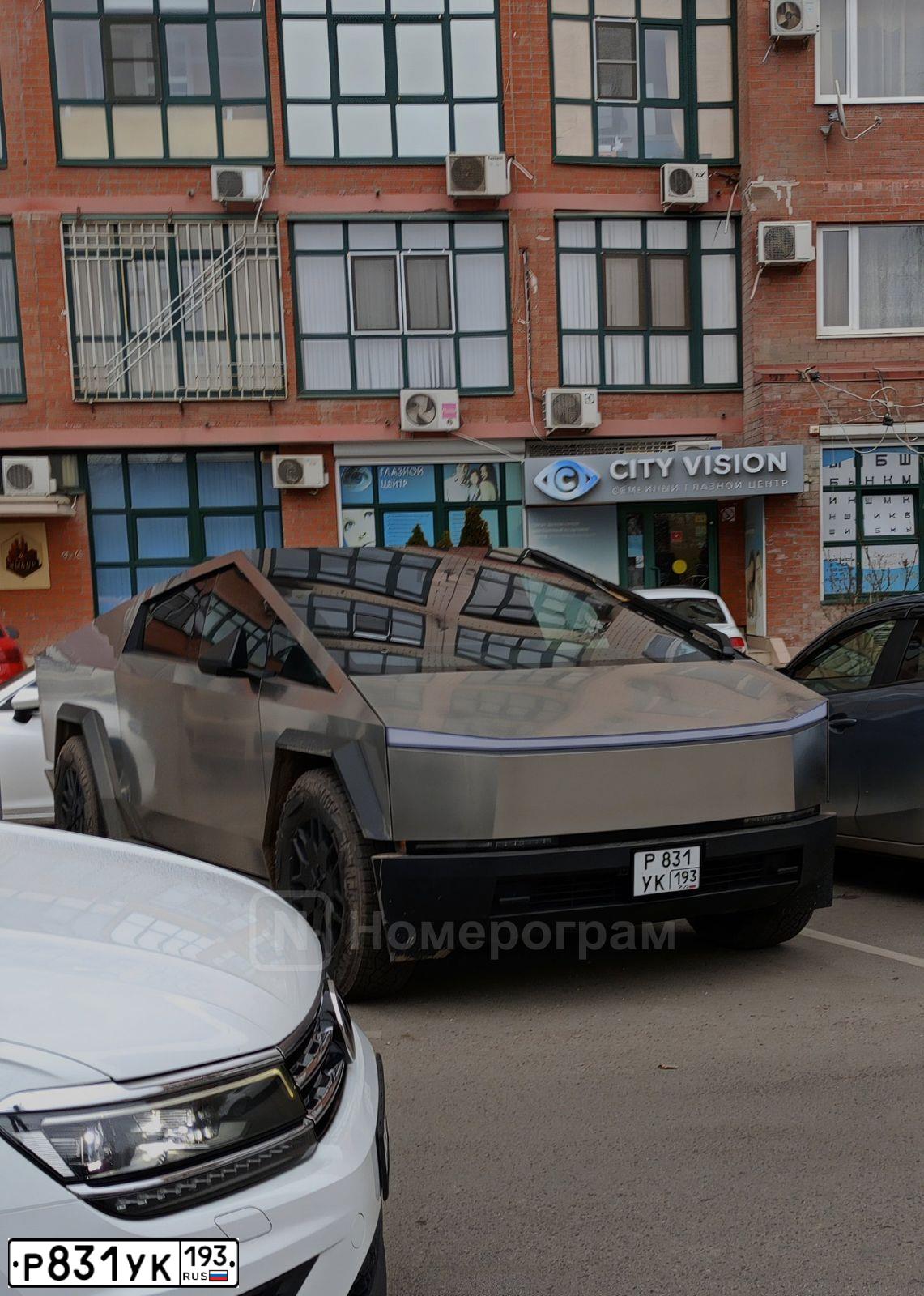 Фото автомобиля TESLA БЕЗ МОДЕЛИ СУВЕRТRUСК, 2024 — госномер Р831УК193. Цвет: СЕРЫЙ
