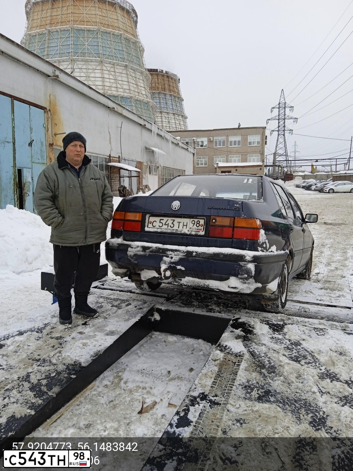 Фото автомобиля VOLKSWAGEN GOLF, 1993 — госномер Р288НК159. Цвет: синий