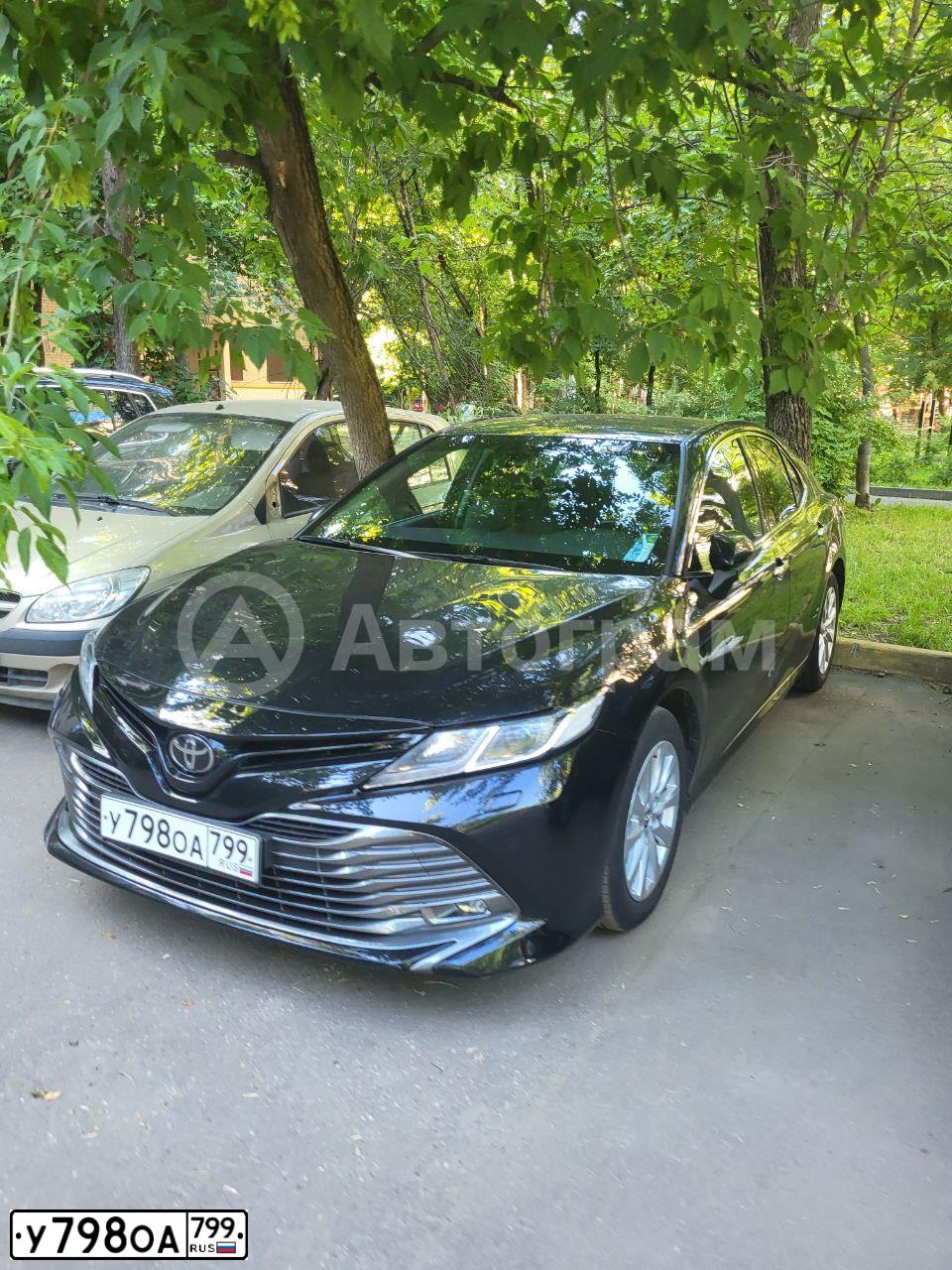Фото автомобиля TOYOTA CAMRY, 2019 — госномер У798ОА799. Цвет: ЧЕРНЫЙ МЕТАЛЛИК