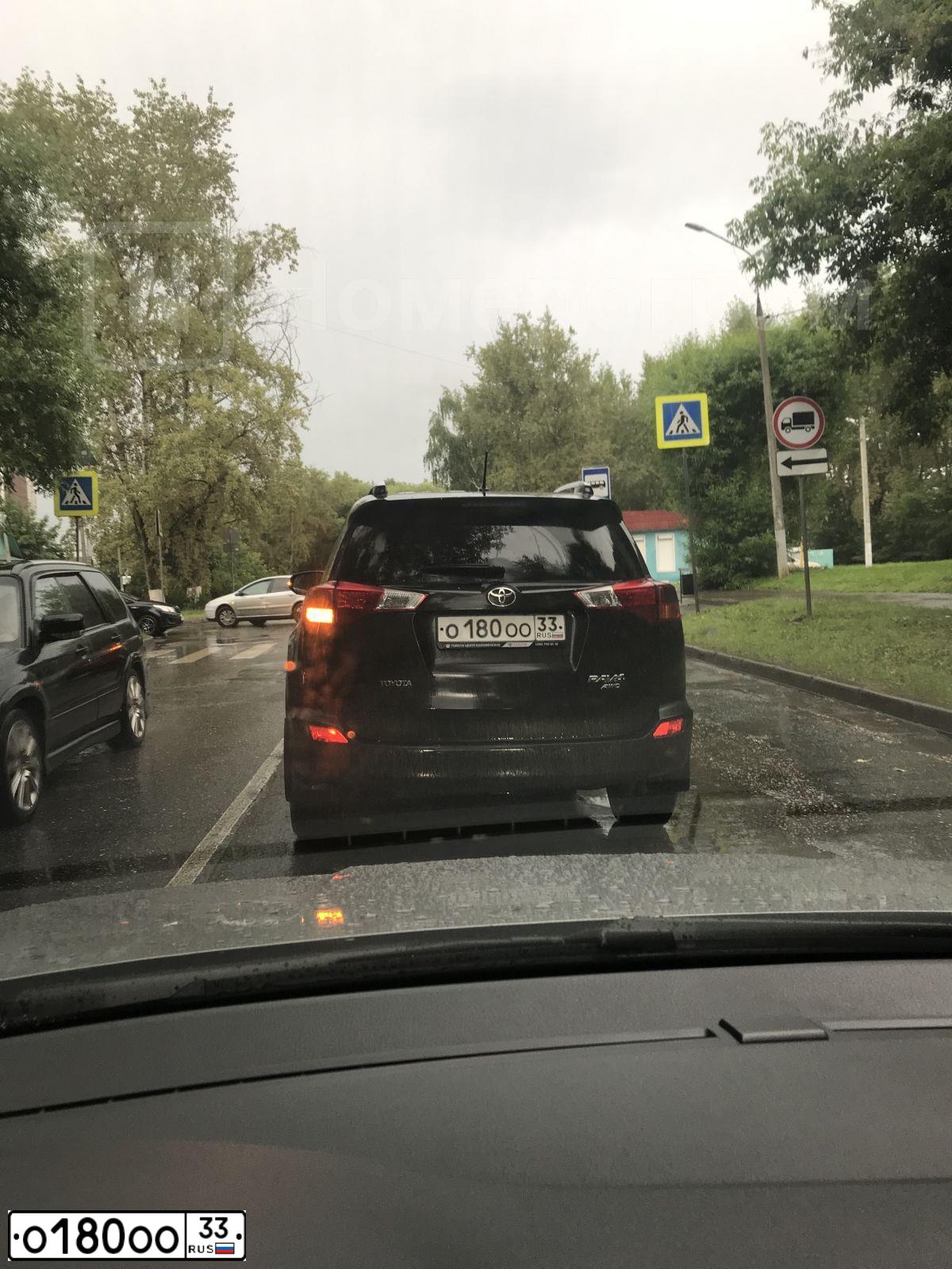 Фото автомобиля TOYOTA RAV4, 2014 — госномер О180ОО33. Цвет: КОРИЧНЕВЫЙ ТЕМНЫЙ