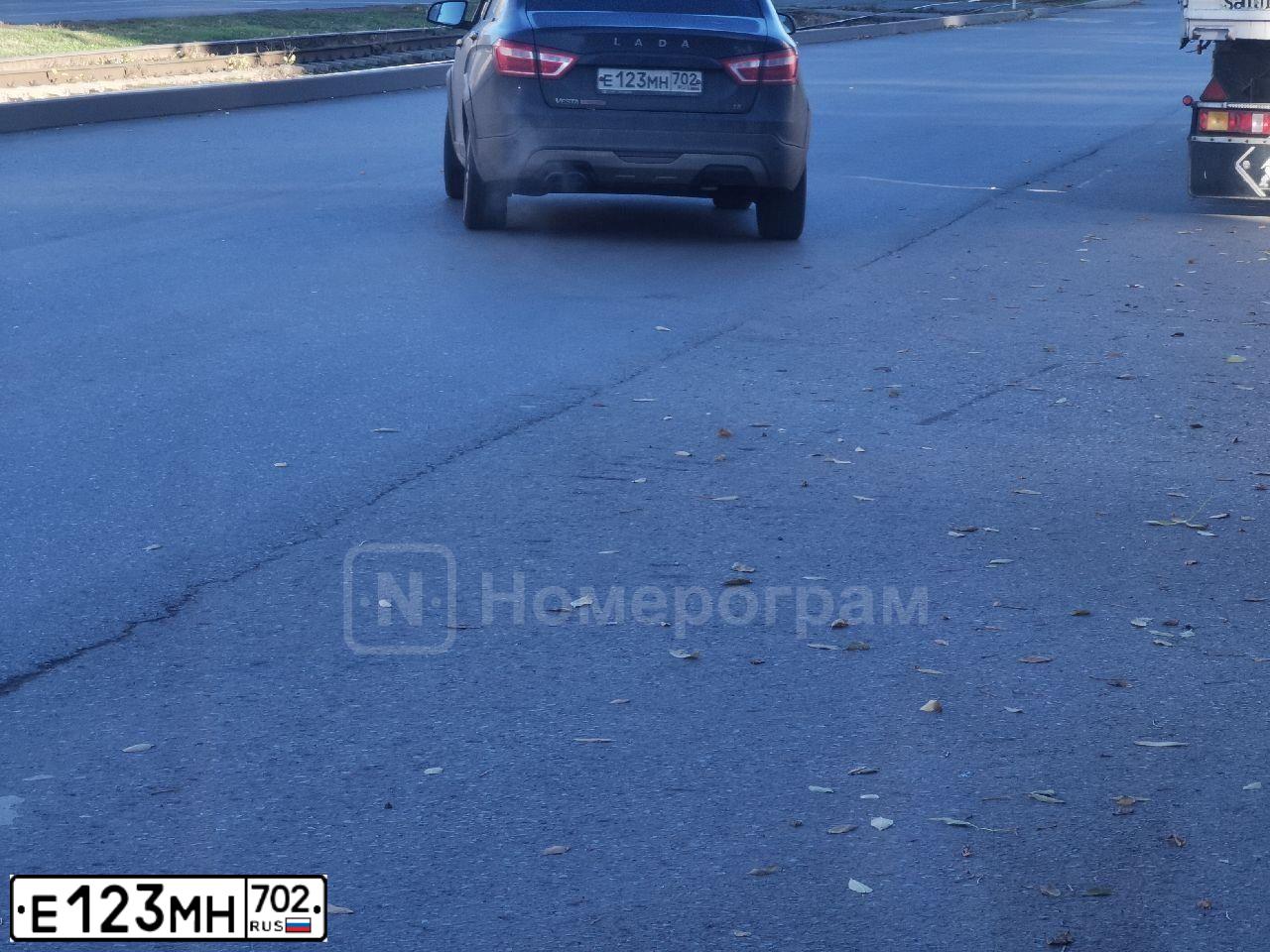 Фото автомобиля LADA VESTA, 2021 — госномер А830РТ155. Цвет: ЧЕРНЫЙ