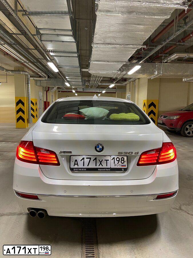 Фото автомобиля BMW SERIE 5, 2015 — госномер А171ХТ198. Цвет: БЕЛЫЙ