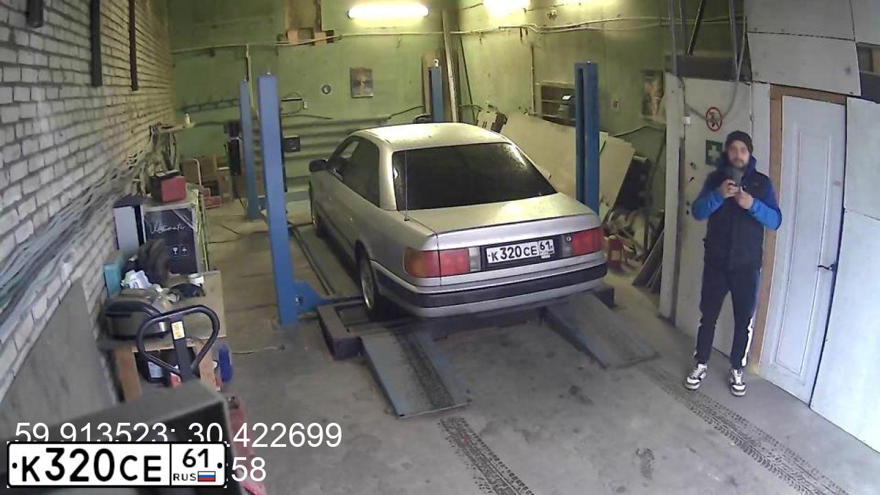 Фото автомобиля AUDI 100, 1991 — госномер К373РР147. Цвет: Серебристый
