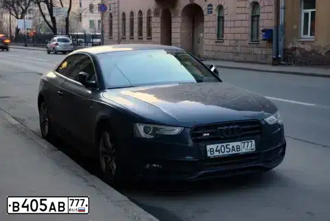 Фото автомобиля AUDI A5, 2012 — госномер В405АВ777. Цвет: ЧЕРНЫЙ