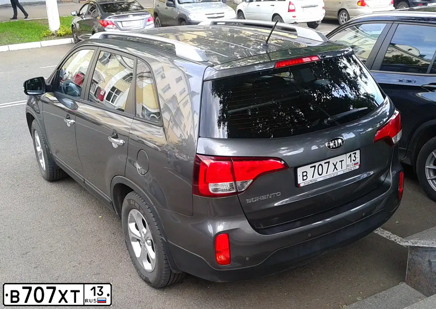 Фото автомобиля KIA SORENTO, 2013 — госномер В707ХТ13. Цвет: СЕРЫЙ