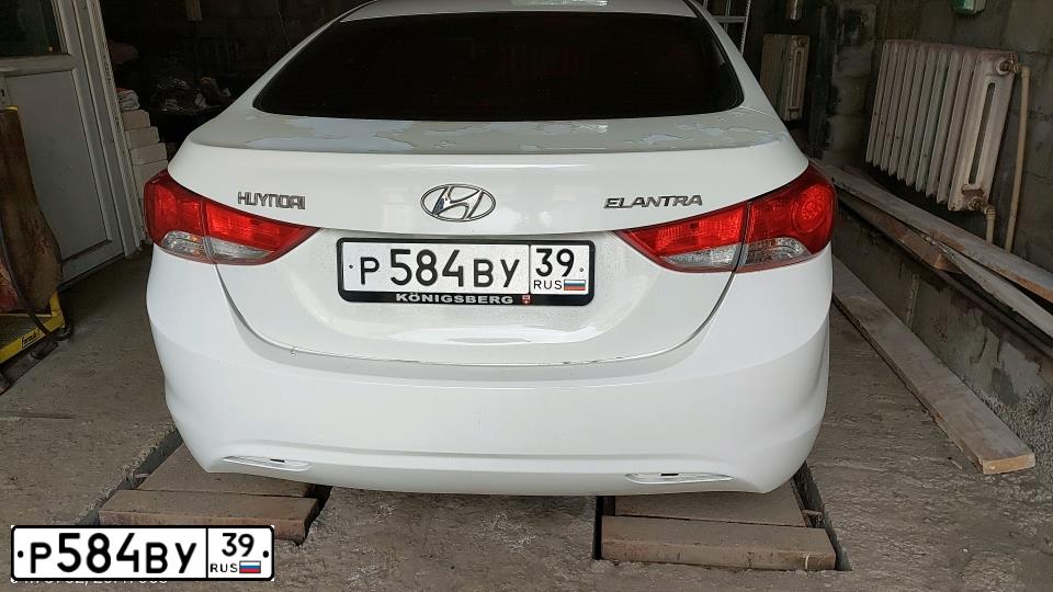 Фото автомобиля HYUNDAI ELANTRA, 2012 — госномер Р584ВУ39. Цвет: БЕЛЫЙ