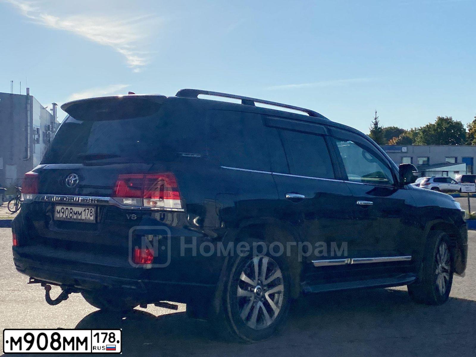 Фото автомобиля JEEP GRAND CHEROKEE, 2007 — госномер М908ММ178. Цвет: СЕРЕБРИСТЫЙ