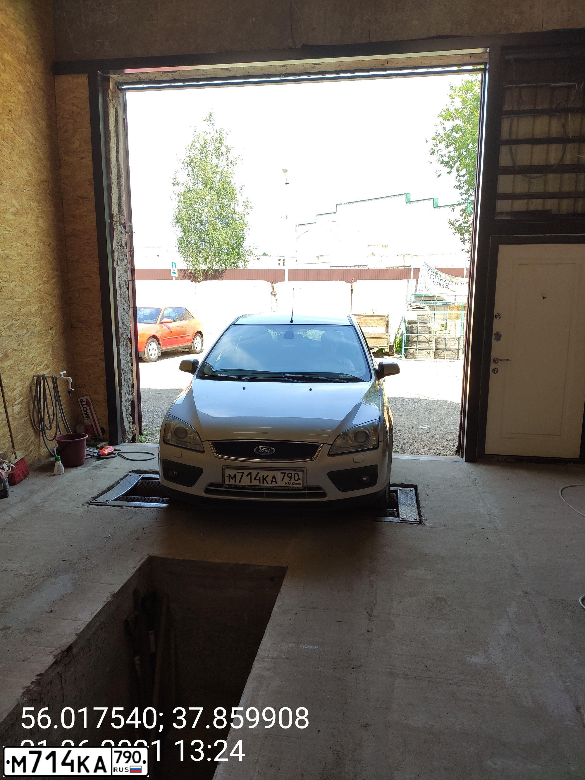 Фото автомобиля FORD FOCUS, 2007 — госномер М714КА790. Цвет: Серебристый