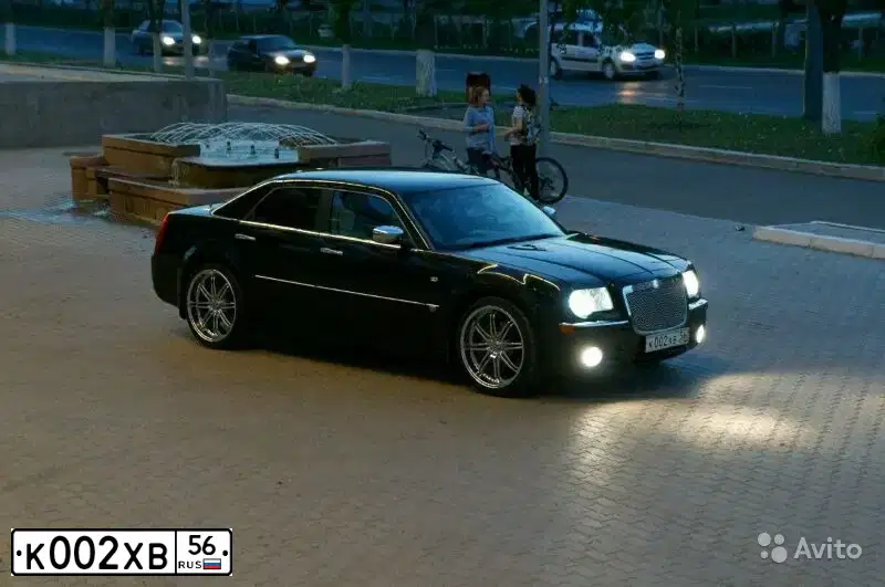 Фото автомобиля MERCEDES E-KLASSE, 1997 — госномер В032РК32. Цвет: ЧЕРНО-СИНИЙ