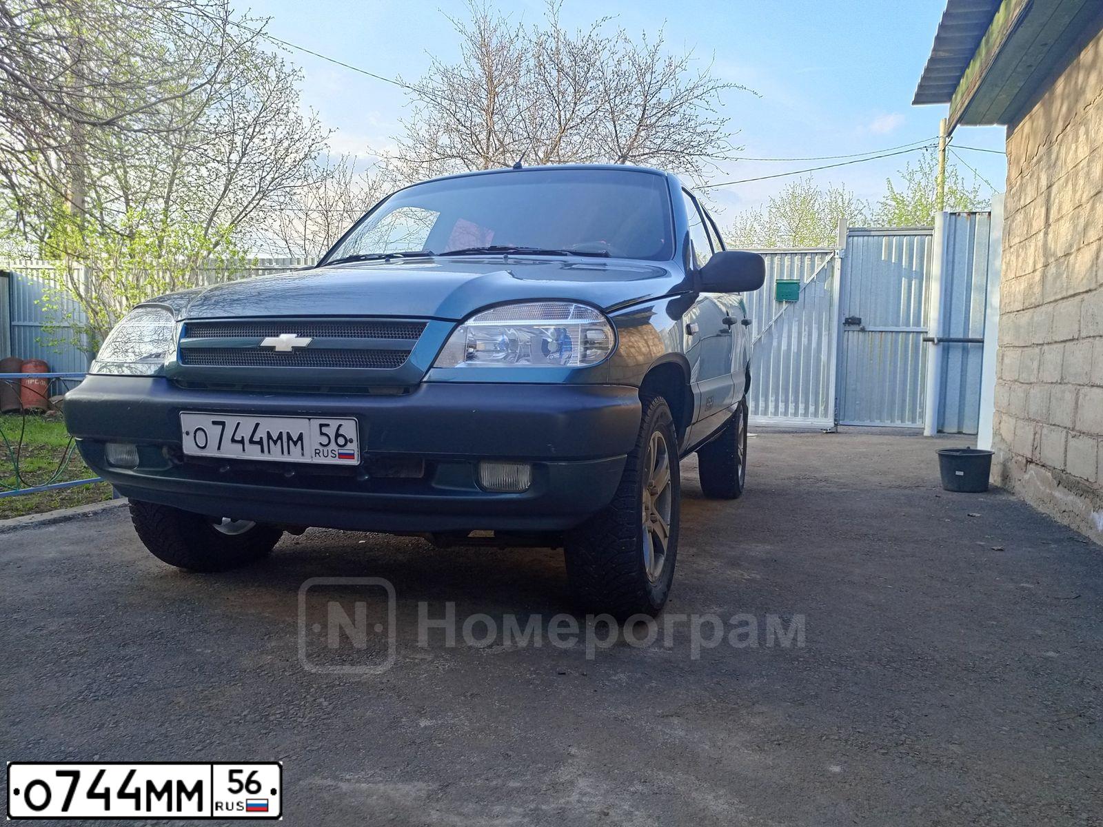 Фото автомобиля CHEVROLET NIVA, 2007 — госномер О744ММ56. Цвет: ТЕМНЫЙ СЕРО-ЗЕЛЕНЫЙ МЕТАЛЛИК