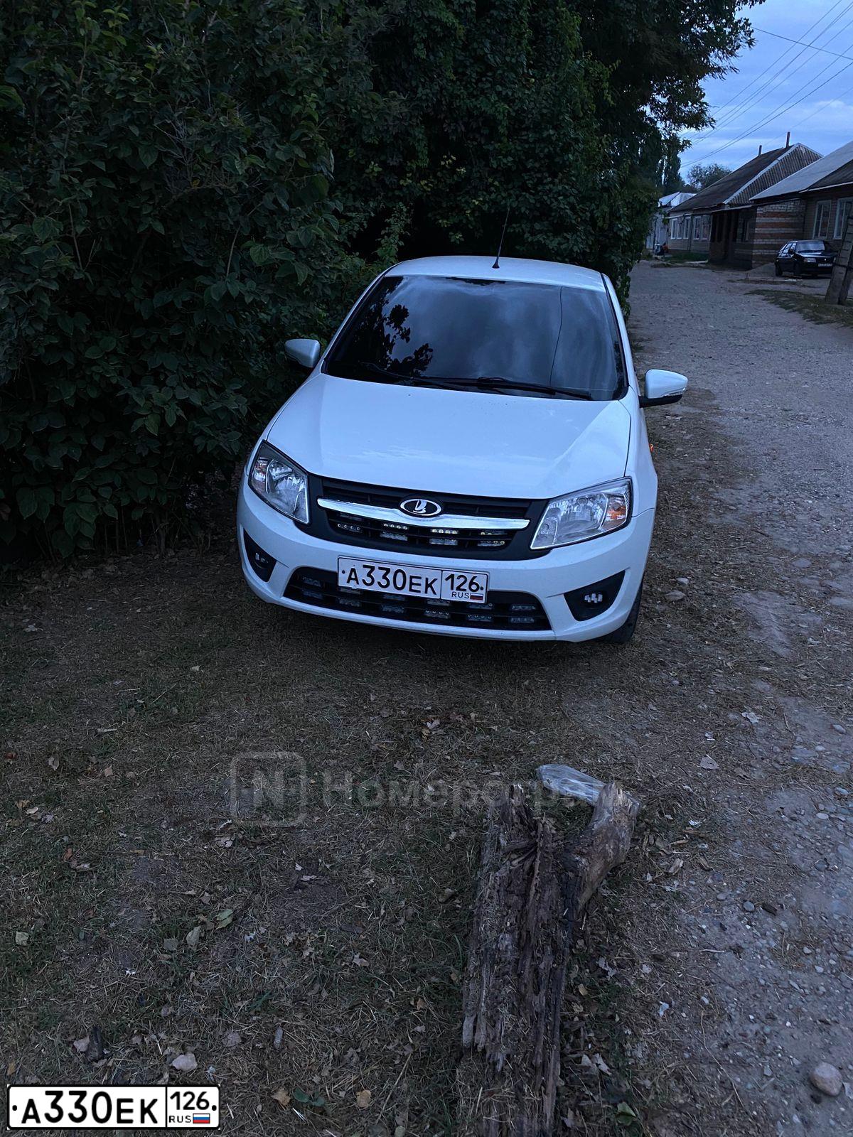 Фото автомобиля LADA 2190 GRANTA, 2014 — госномер О330ЕК126. Цвет: Белый