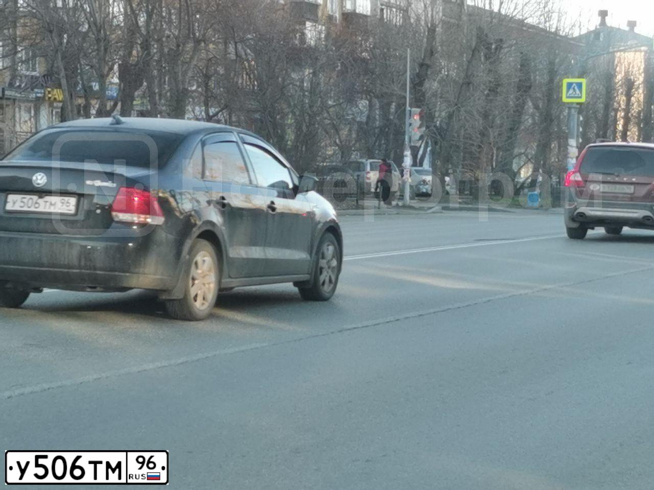 Фото автомобиля VOLKSWAGEN POLO, 2012 — госномер У506ТМ96. Цвет: ЧЕРНЫЙ