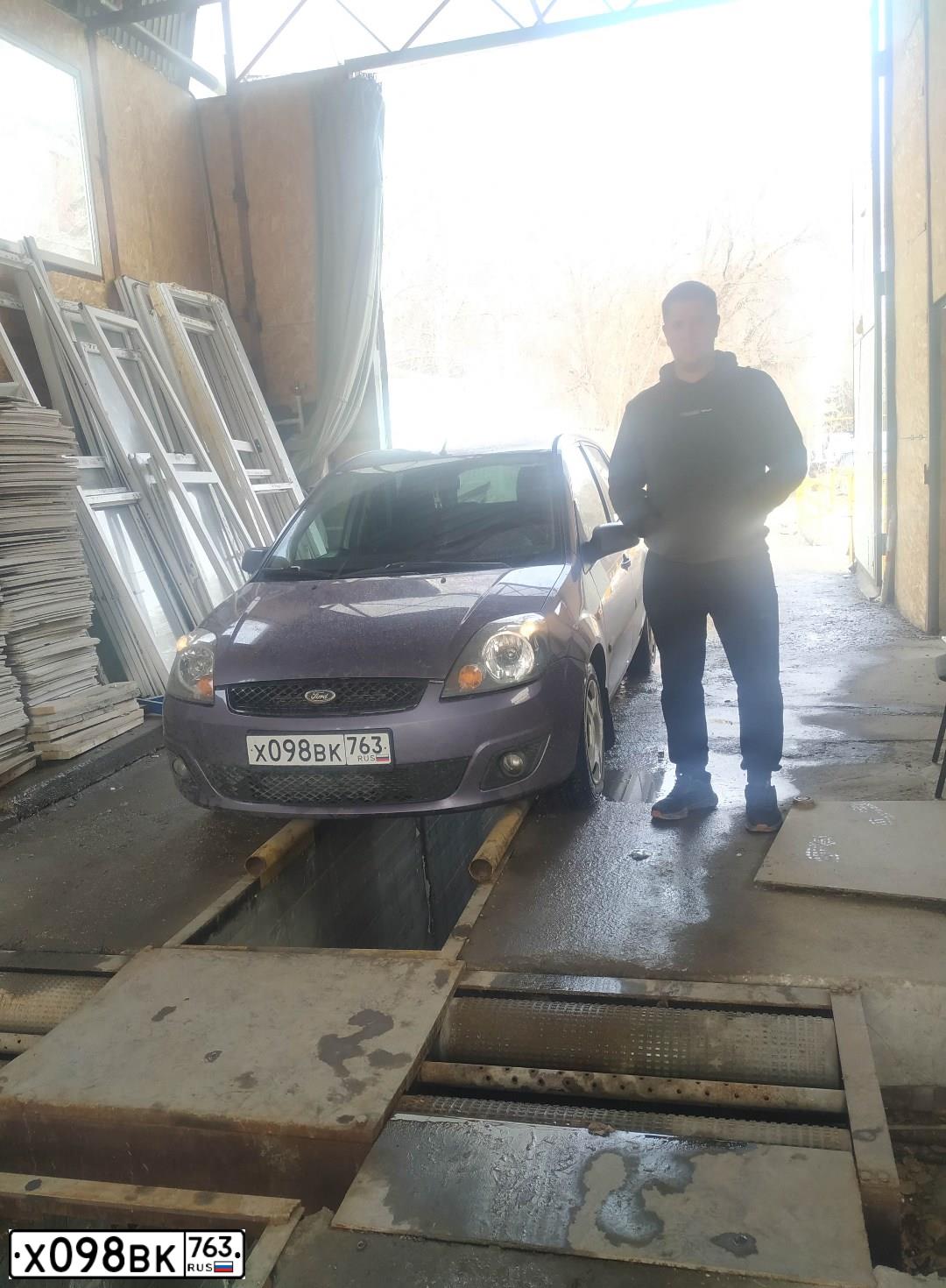 Фото автомобиля FORD FIESTA / ASPIRE, 2006 — госномер Х098ВК763. Цвет: СИРЕНЕВЫЙ